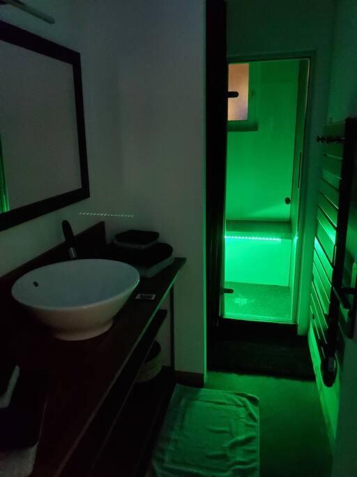 Вилла Le Spa Parmentine, Jacuzzi Hammam Рошфор Экстерьер фото